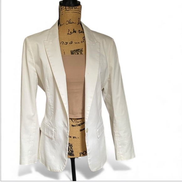 Banana Republic Jackets & Blazers - Banana Republic Classic Cream Blazer